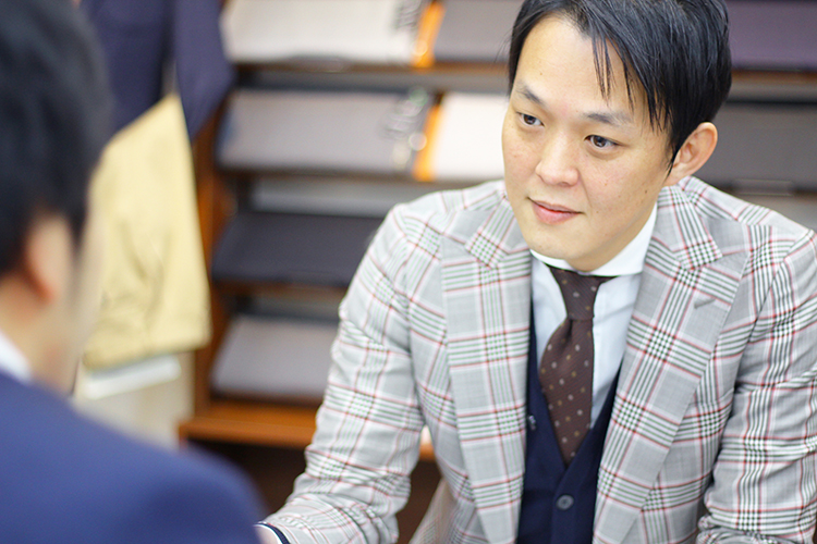 やりがいのある相手を前に、榮岩さんの顔がぐっとプロの表情に