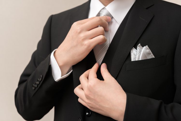 結婚式のネクタイは何色が最適！？マナーや好印象な結び方 ダンカン